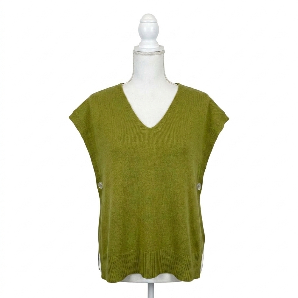 NEW MADE IN ITALY sleeveless throw over sweater top in pistachio